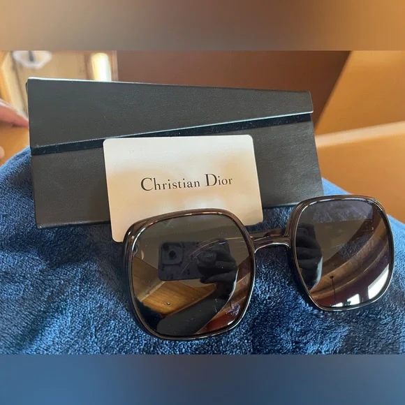 Dior Tortoiseshell Sunglasses with gold detail - Picture 1 of 8